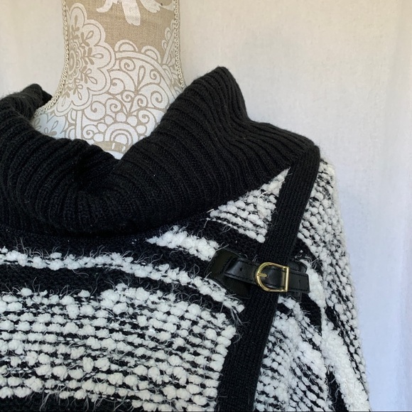 Calvin Klein // Black, White Textured Sweater Cape Sz Small/Medium Wk1 - Picture 2 of 9